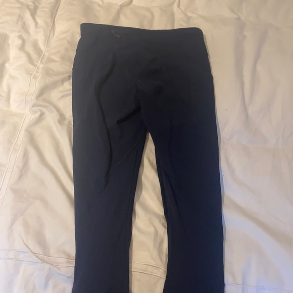 Lululemon navy cropped leggings - Picture 1 of 4